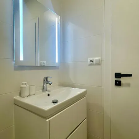 Apartamento Ride & Chill With Summer Terrace And Private Parking In Rezidencia Paludzka